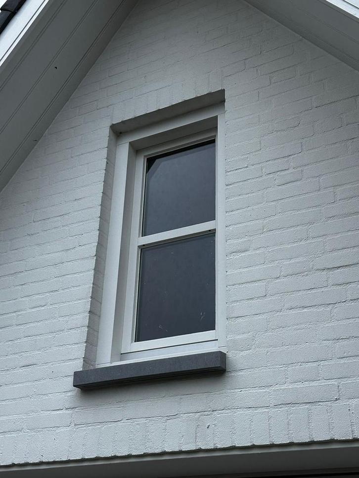 Houten raamkozijn 65,5cm x 123cm incl. hardstenen dorpel, Doe-het-zelf en Verbouw, Kozijnen en Schuifpuien, Zo goed als nieuw