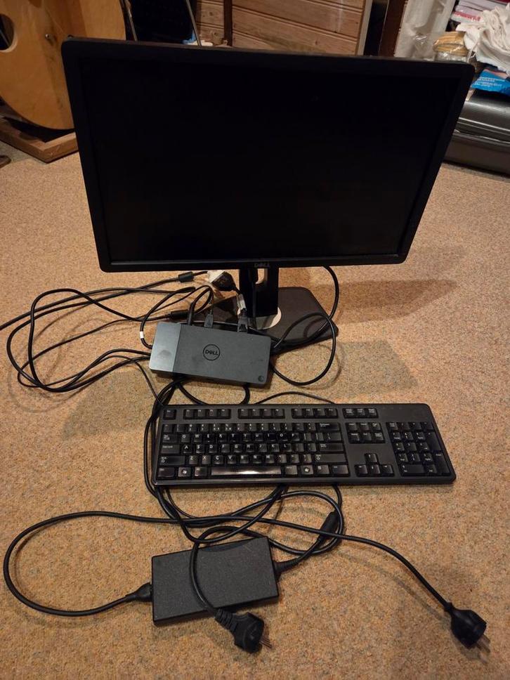 Dell Set - Monitor, Keyboard, Docking Station 1, Computers en Software, Monitoren, Gebruikt, 60 Hz of minder, DisplayPort, HDMI