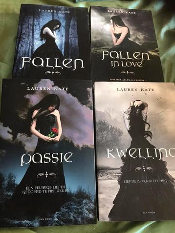4 delig fallen serie Lauren Kate eentje is gesigneerd  beschikbaar voor biedingen
