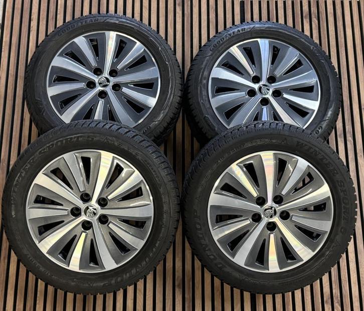 Nieuwstaat 17' Skoda velgen 5x112 Dunlop 215/55/17, Auto-onderdelen, Banden en Velgen, Banden en Velgen, Winterbanden, 17 inch