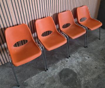 55 x SW England Vintage kunststof kuipstoelen stoelen cafe beschikbaar voor biedingen
