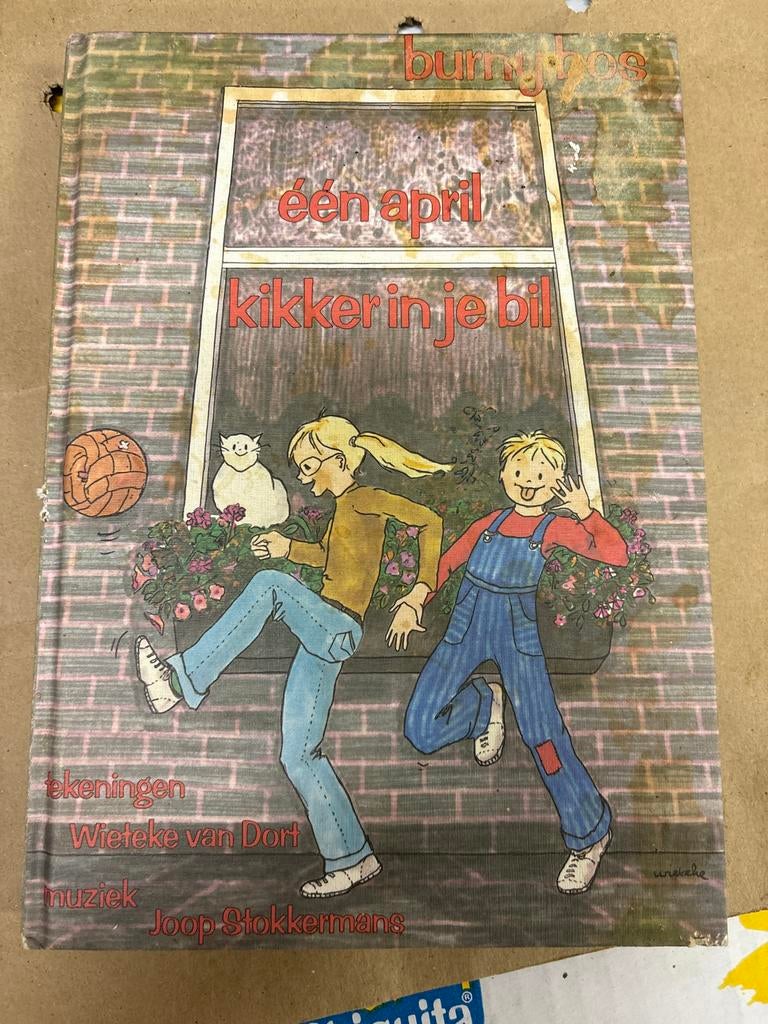 Burny Bos - Één april kikker in je bil, Boeken, Ophalen of Verzenden, Gelezen, Sprookjes