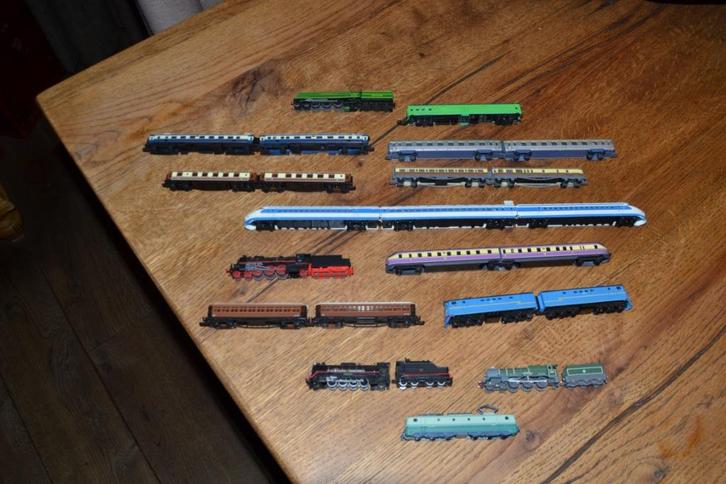 Z-formaat modeltreinen statisch voor in vitrine, Hobby en Vrije tijd, Modeltreinen | Overige schalen, Zo goed als nieuw, Locomotief