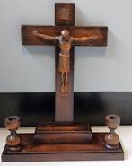 Christus in het brons aan het kruis met kaarsenkandelaars, Ophalen of Verzenden