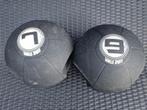 Medicineball met handvat 7kg & 9kg, Ophalen, Zo goed als nieuw