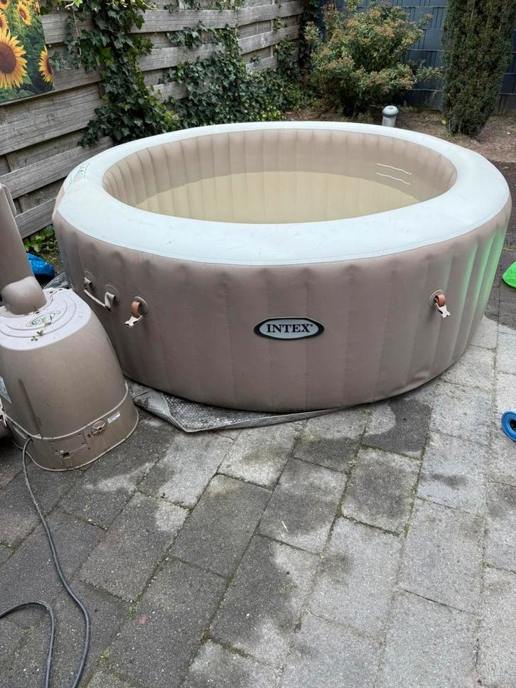 Intex jacuzzi, Tuin en Terras, Bubbelbaden en Hottubs, Gebruikt, Opblaasbaar, Afdekzeil, Grondzeil, Filter, Pomp, Ophalen