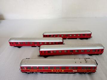 4 rode wagons DB waarvan 1 DSG beschikbaar voor biedingen