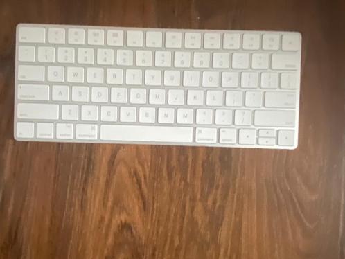 Klein Apple Magic toetsenbord draadloos, Computers en Software, Toetsenborden, Gebruikt, Qwerty, Draadloos, Ophalen of Verzenden