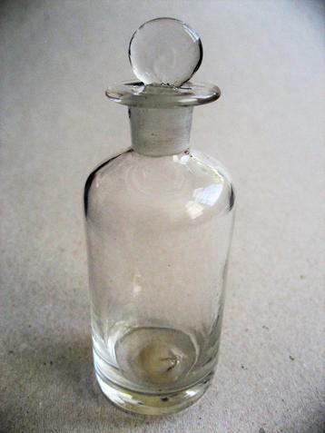 Handgemaakt glazen apothekersflesje 19e eeuw beschikbaar voor biedingen