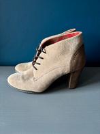 Tommy hilfiger beige hak laarsjes maat 39, Beige, Ophalen of Verzenden, Zo goed als nieuw, Schoenen met hoge hakken