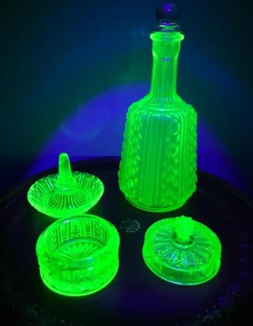 Uranium glas Anna groen Ouraline 2 st Antiek💎😍✨😎🎁👌 beschikbaar voor biedingen