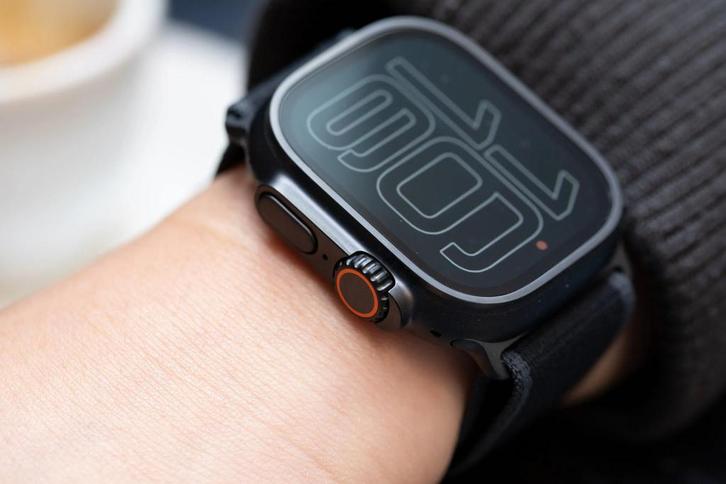 Apple Watch Ultra 2 Black Titanium, Sieraden, Tassen en Uiterlijk, Smartwatches, iOS, Zwart, Ophalen of Verzenden