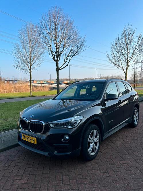 Mooie sportieve BMW X1 (f48) Sdrive18d 150pk Aut 2017 Bruin, Auto's, BMW, Particulier, X1, 4x4, ABS, Achteruitrijcamera, Adaptieve lichten