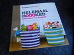 Helemaal hoooked  == Mosies == haken / haakboek, Hobby en Vrije tijd, Breien en Haken, Patroon of Boek, Ophalen of Verzenden, Zo goed als nieuw