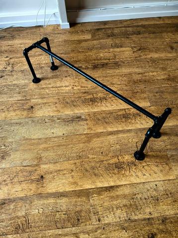 6 stuks Industriële kleding roedes (110cm) beschikbaar voor biedingen