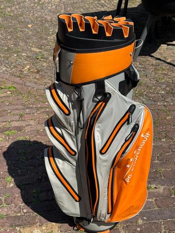 Bijna nieuwe waterdichte cartbag, moeten 2 nieuwe ritsen in beschikbaar voor biedingen