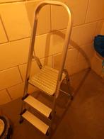 Huishoudtrap 2 treden., Doe-het-zelf en Verbouw, Ladders en Trappen, Ophalen, Zo goed als nieuw, Trap, Minder dan 2 meter