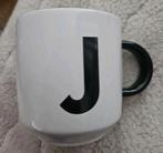 Mok met zwarte letter J, Huis en Inrichting, Keramiek, Ophalen of Verzenden, Zo goed als nieuw, Effen
