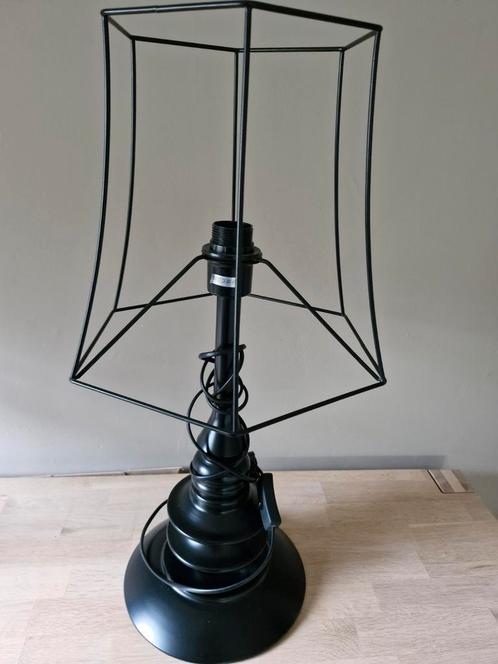 Zwarte design lamp met draad kap, Huis en Inrichting, Lampen | Tafellampen, Zo goed als nieuw, Minder dan 50 cm, Metaal, Ophalen
