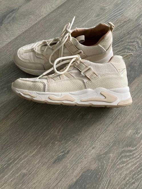 DWRS sneakers model Pluto zandkleurig leer/canvas in maat 40, Kleding | Dames, Schoenen, Zo goed als nieuw, Sneakers of Gympen