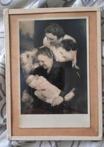 Foto achter glas van de kleine prinses Beatrix, Verzamelen, Koninklijk Huis en Royalty, Ophalen of Verzenden, Gebruikt, Nederland