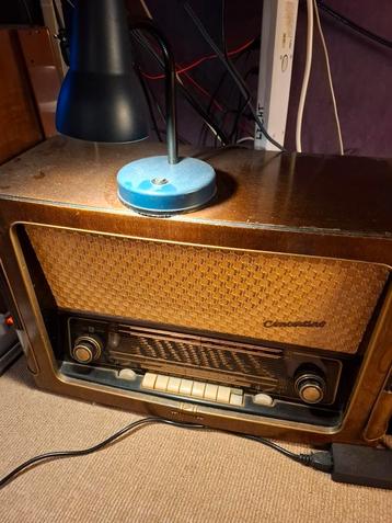 Vintage Telefunken Concertino Radio beschikbaar voor biedingen