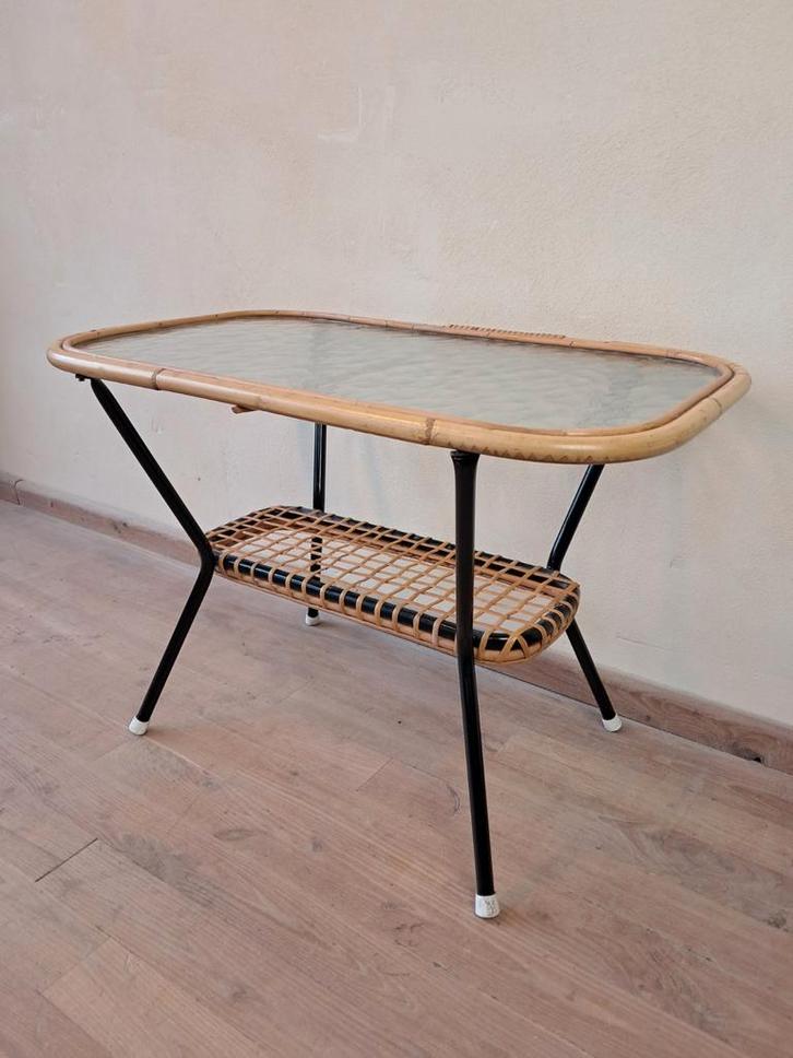 ROHÉ NOORDWOLDE (?) jaren '60  bijzettafel rotan staal glas, Huis en Inrichting, Tafels | Bijzettafels, Zo goed als nieuw, Rond