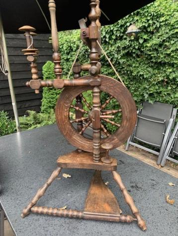 ANTIEK SPINNEWIEL beschikbaar voor biedingen