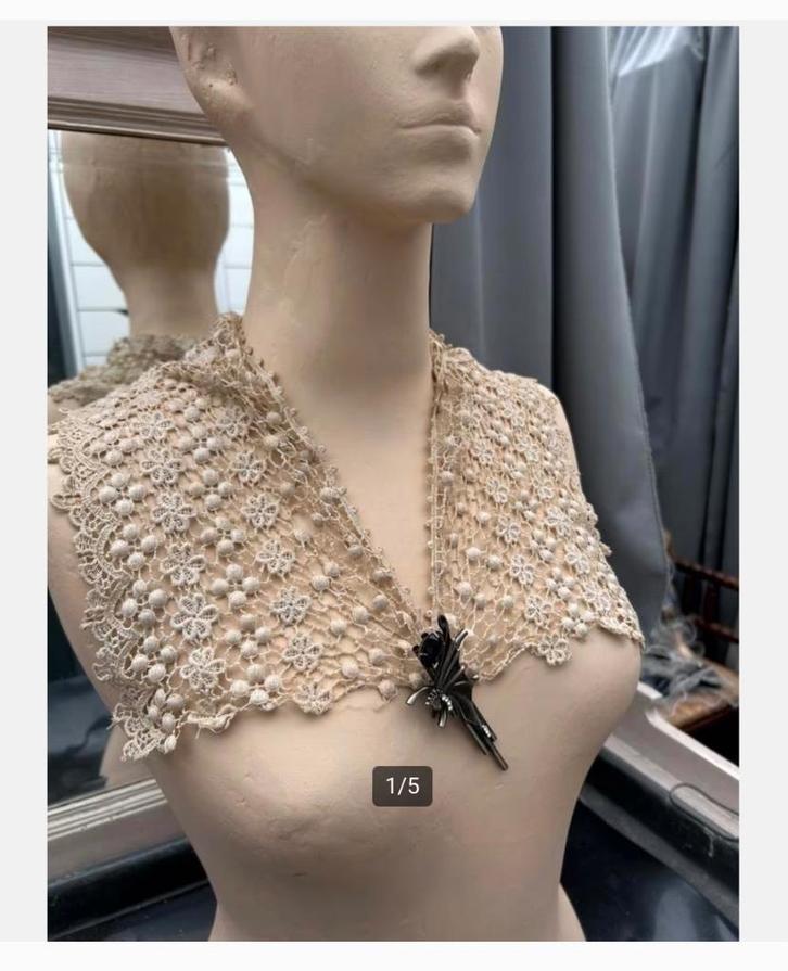 Antieke Kanten Sjaal met engel Broche, Creme kleur, Antiek en Kunst, Antiek | Kleding en Accessoires, Ophalen of Verzenden