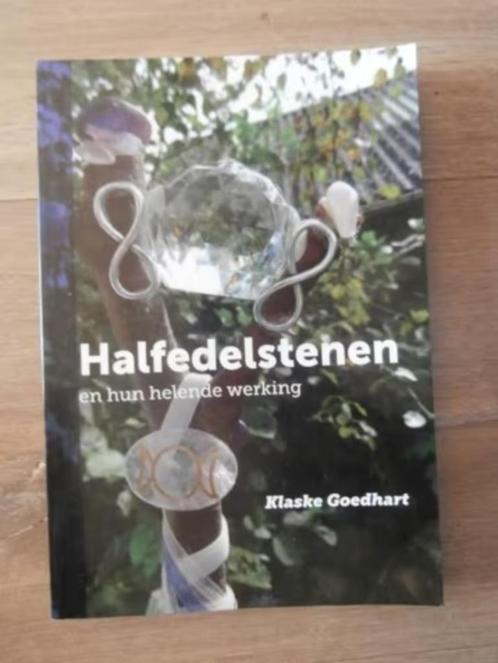 Halfedelstenen en hun helende werking - Klaske Goedhart, Boeken, Esoterie en Spiritualiteit, Zo goed als nieuw, Achtergrond en Informatie