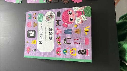 Janod magneetboek aankleden meisje, Kinderen en Baby's, Speelgoed | Bouwstenen, Gebruikt, Overige merken, Ophalen of Verzenden