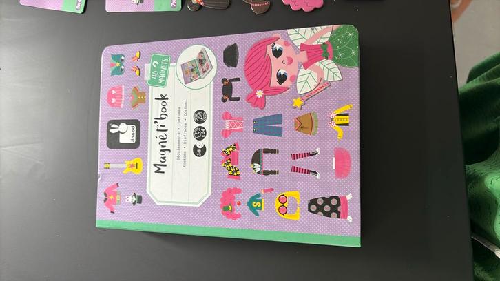 Janod magneetboek aankleden meisje, Kinderen en Baby's, Speelgoed | Bouwstenen, Gebruikt, Overige merken, Ophalen of Verzenden