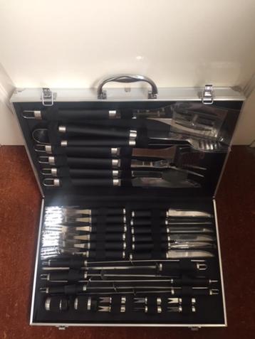 NIEUW: Roestvrij stalen BBQ-set, 33 delig beschikbaar voor biedingen