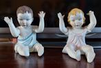 Meisje & Jongen juichen / 2 beeldjes / Porcelein / 17 cm., Ophalen of Verzenden, Zo goed als nieuw, Mens