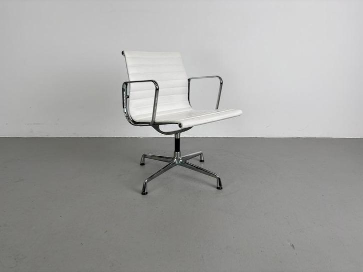 Vitra EA 108, Chroom, Snow White leer, Huis en Inrichting, Stoelen, Gebruikt, Eén, Leer, Wit, Ophalen