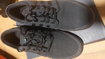 Zeer goede Adidas schoenen beschikbaar voor biedingen