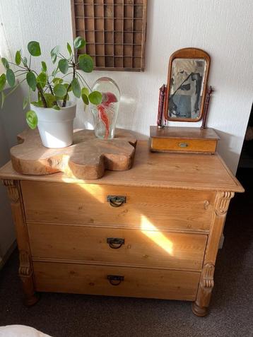 Vintage / antieke grenen houten ladekast met 3 lades beschikbaar voor biedingen