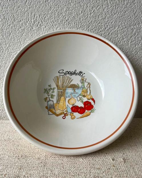 Italiaanse spaghetti schaal met leuke print, Huis en Inrichting, Keuken | Servies, Zo goed als nieuw, Schaal of Schalen, Overige stijlen
