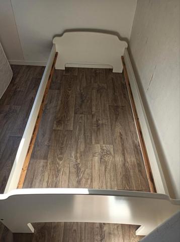 Bedframe gebroken wit