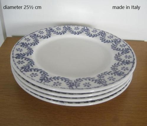 platte diner- eet borden, wit bord blauwe rand, design Italy, Huis en Inrichting, Keuken | Servies, Bord(en), Overige stijlen