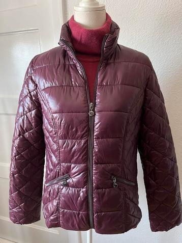 Fijn tussenjasje, bordeaux rood, maat 38 beschikbaar voor biedingen