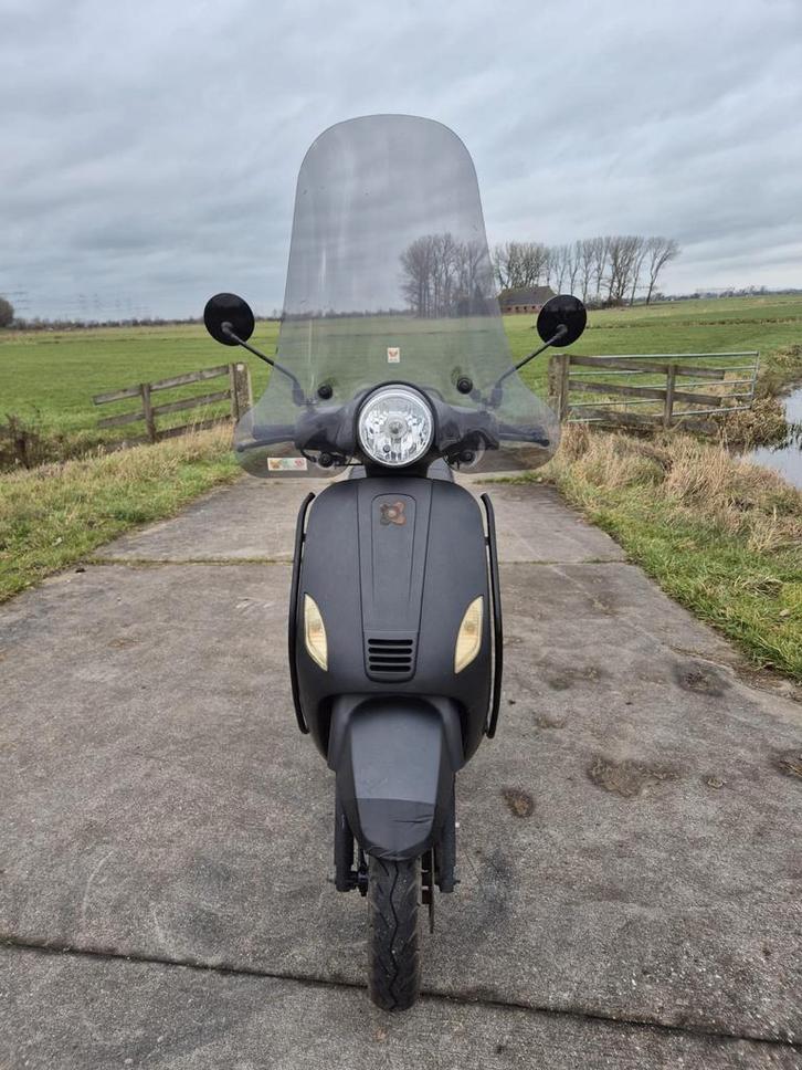 Leuke agm vx50 weinig km, Fietsen en Brommers, Scooters | Overige merken, Gebruikt, Maximaal 25 km/u, Benzine, Ophalen