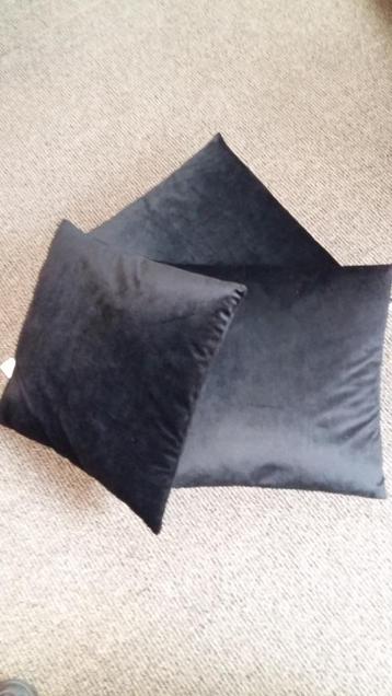 mooie nieuwe fluweel zwarte sierkussens 45 bij 45 beschikbaar voor biedingen