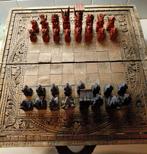 Oude Houten schaakspel met handgesneden stukken, Ophalen of Verzenden, Minder dan 500 stukjes, Gebruikt, Schaken