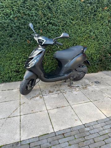Piaggio zip 50cc 2021 brom 9500km beschikbaar voor biedingen