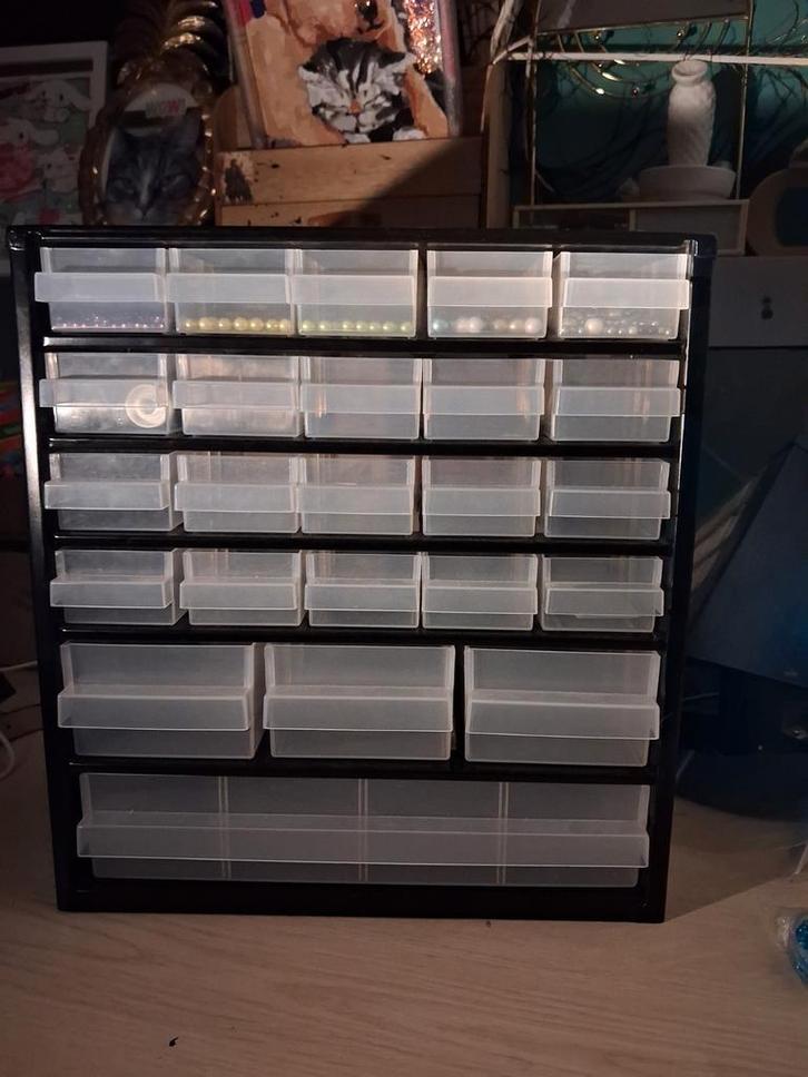 Kralenkast, Hobby en Vrije tijd, Kralen en Sieraden maken, Zo goed als nieuw, Kraal, Ophalen