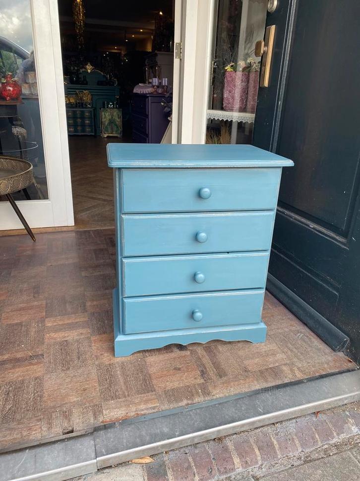 Oud klein ladekastje, 4-laads kastje, blauw nachtkastje VdlM, Huis en Inrichting, Kasten | Ladekasten, Zo goed als nieuw, Minder dan 100 cm