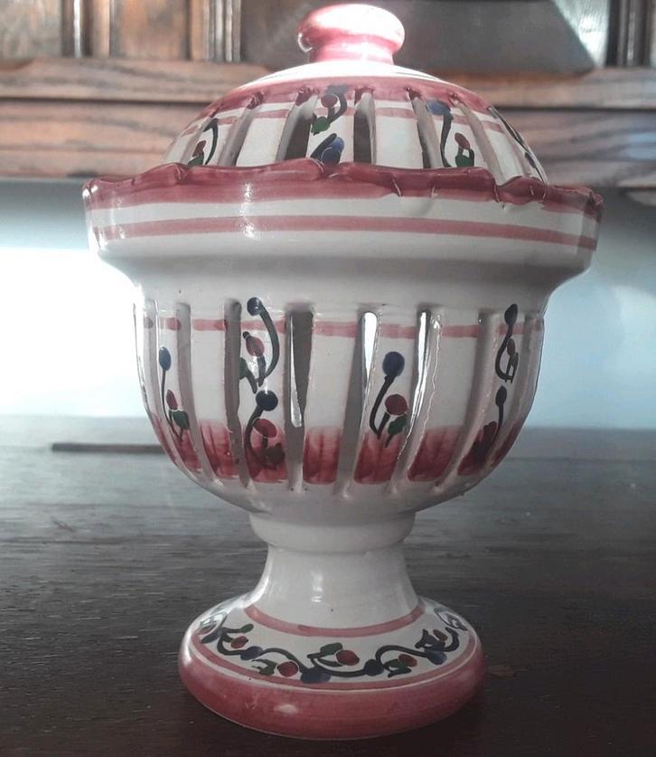 Nieuw authentiek opengewerkt typisch Grieks potje met deksel, Antiek en Kunst, Curiosa en Brocante, Ophalen of Verzenden