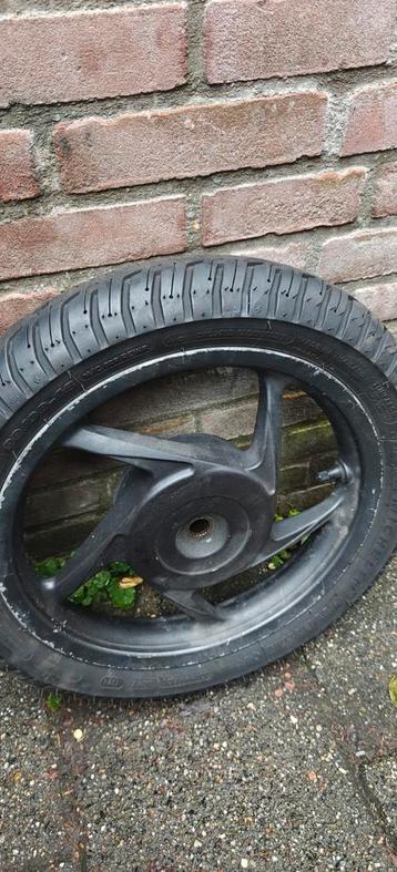 Achterwiel velg met Band voor Honda vision  beschikbaar voor biedingen