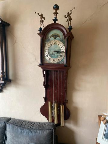 Antieke Friese Staartklok met Westminster slag beschikbaar voor biedingen
